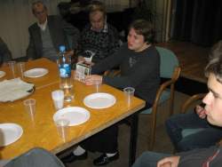 Ismertető beszélgetés, Könyvtár