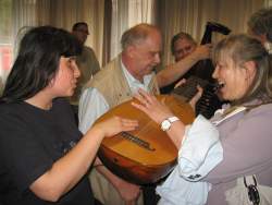 Közelebbről is megismerkedhettünk a hangszerekkel