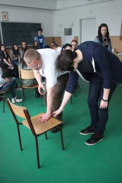 Hogyan segítsünk leülni.