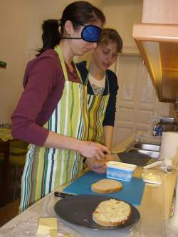 Adrienn főzni tanul